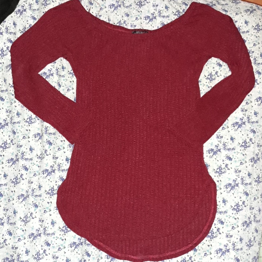 Urban episode burgandy red strechy top.